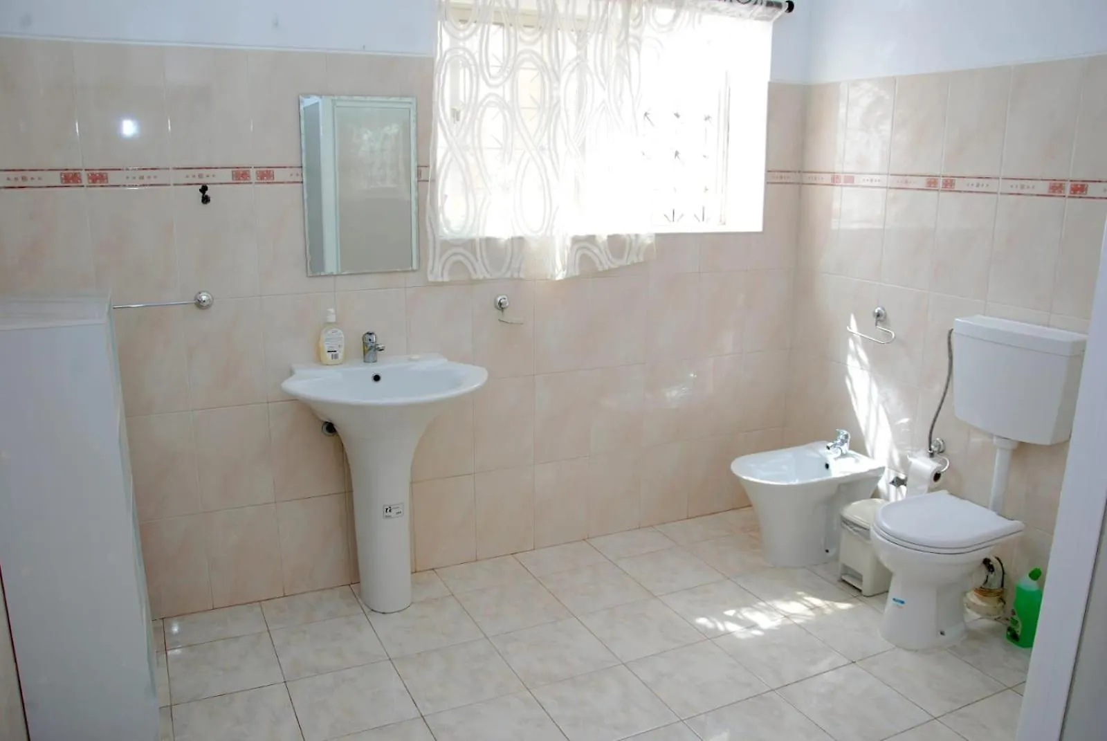 Tambarina Guest House منديلو الرأس الأخضر